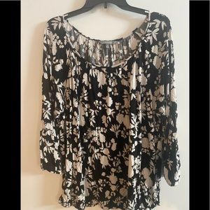 Daisy Fuentes casual top